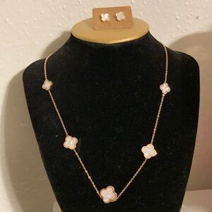 Trendy necklace set